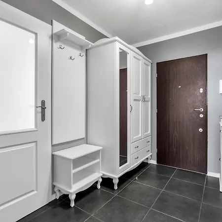 Praga Views - 17th Floor With Balcony - By Rentujemy דירה