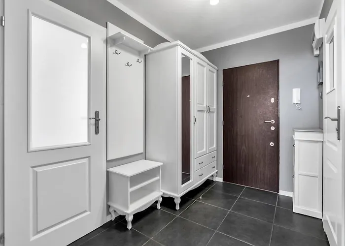 Praga Views - 17th Floor With Balcony - By Rentujemy Apartamento